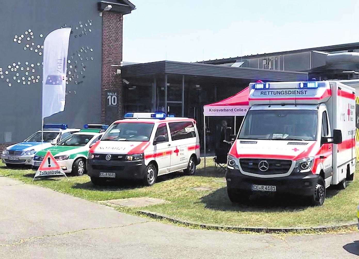 Vor der CD-Kaserne Celle standen Einsatzfahrzeuge zur Besichtigung bereit. Foto: Benjamin Bauch, Agentur für Arbeit Celle Vor der CD-Kaserne Celle standen Einsatzfahrzeuge zur Besichtigung bereit. Foto: Benjamin Bauch, Agentur für Arbeit Celle