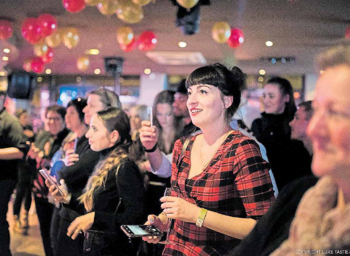 Im Ikki in Clausen versammelten sich Freunde, Wegbegleiter und Partner, darunter auch einige bekannte Gesichter.