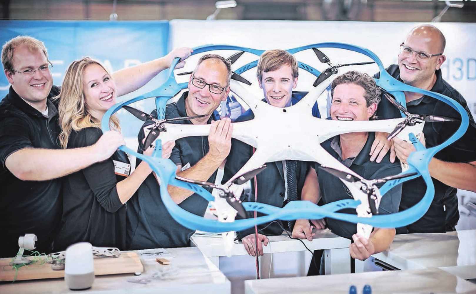 Zu ihrem ersten Messeauftritt beim Branchentreff total in Leipzig brachten Frederik Diergarten, Christina Fendt, Thilo Brocksch, Karl Grohe, Andreas Schröter und Norman Koerschulte vom PVH Future Lab (von links) als Highlight eine Drohne aus dem 3D-Drucker mit. Zu ihrem ersten Messeauftritt beim Branchentreff total in Leipzig brachten Frederik Diergarten, Christina Fendt, Thilo Brocksch, Karl Grohe, Andreas Schröter und Norman Koerschulte vom PVH Future Lab (von links) als Highlight eine Drohne aus dem 3D-Drucker mit.