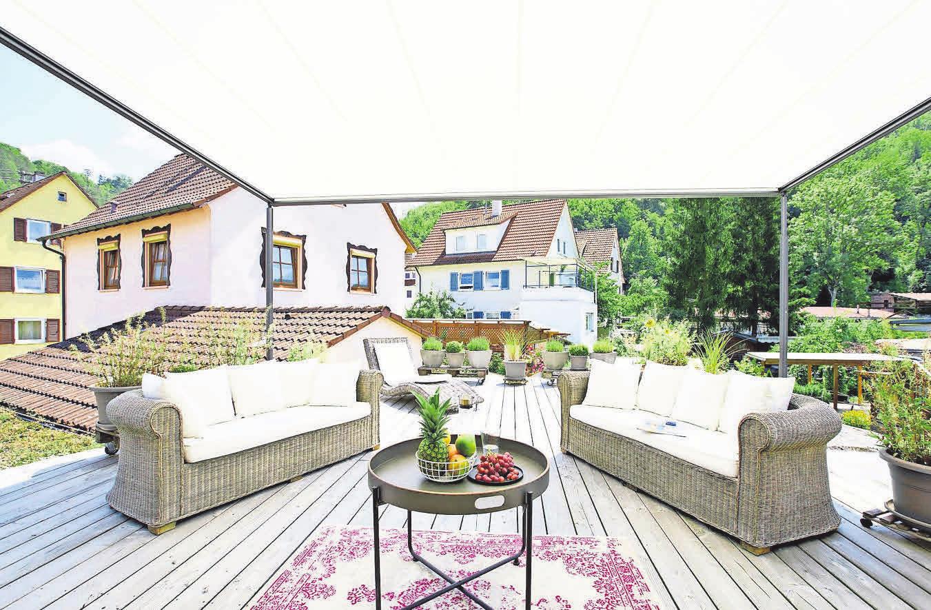 Sommerliches Flair: Das Modell markilux pergola ist ab Mai die neueste Markise der Ausstellung. Sommerliches Flair: Das Modell markilux pergola ist ab Mai die neueste Markise der Ausstellung.