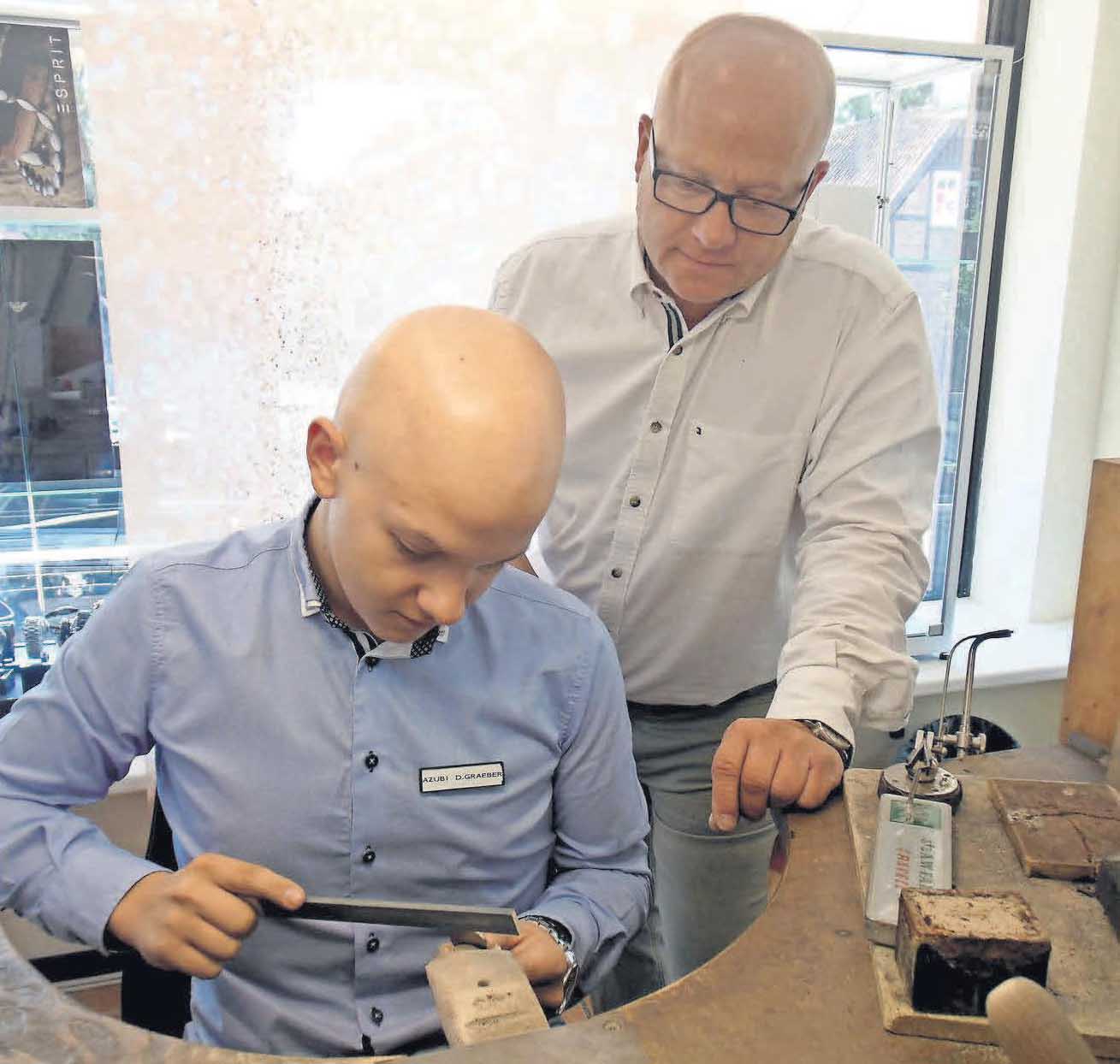 In der Werkstatt der Goldschmiede goldgraeber entstehen schöne Schmuckstücke. In der Werkstatt der Goldschmiede goldgraeber entstehen schöne Schmuckstücke.