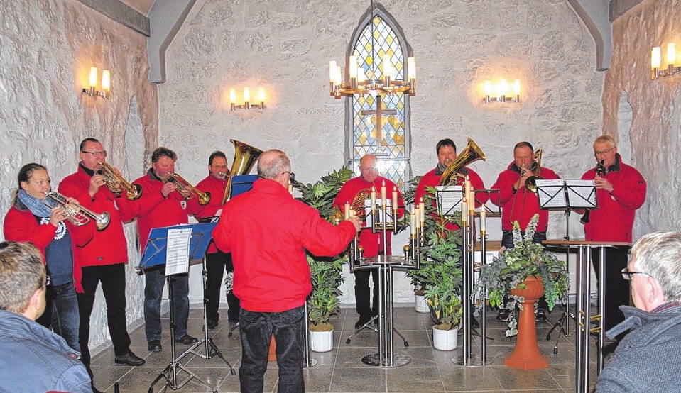 Die Grimmener Blasmusik spielte in der Kapelle. Die Grimmener Blasmusik spielte in der Kapelle.