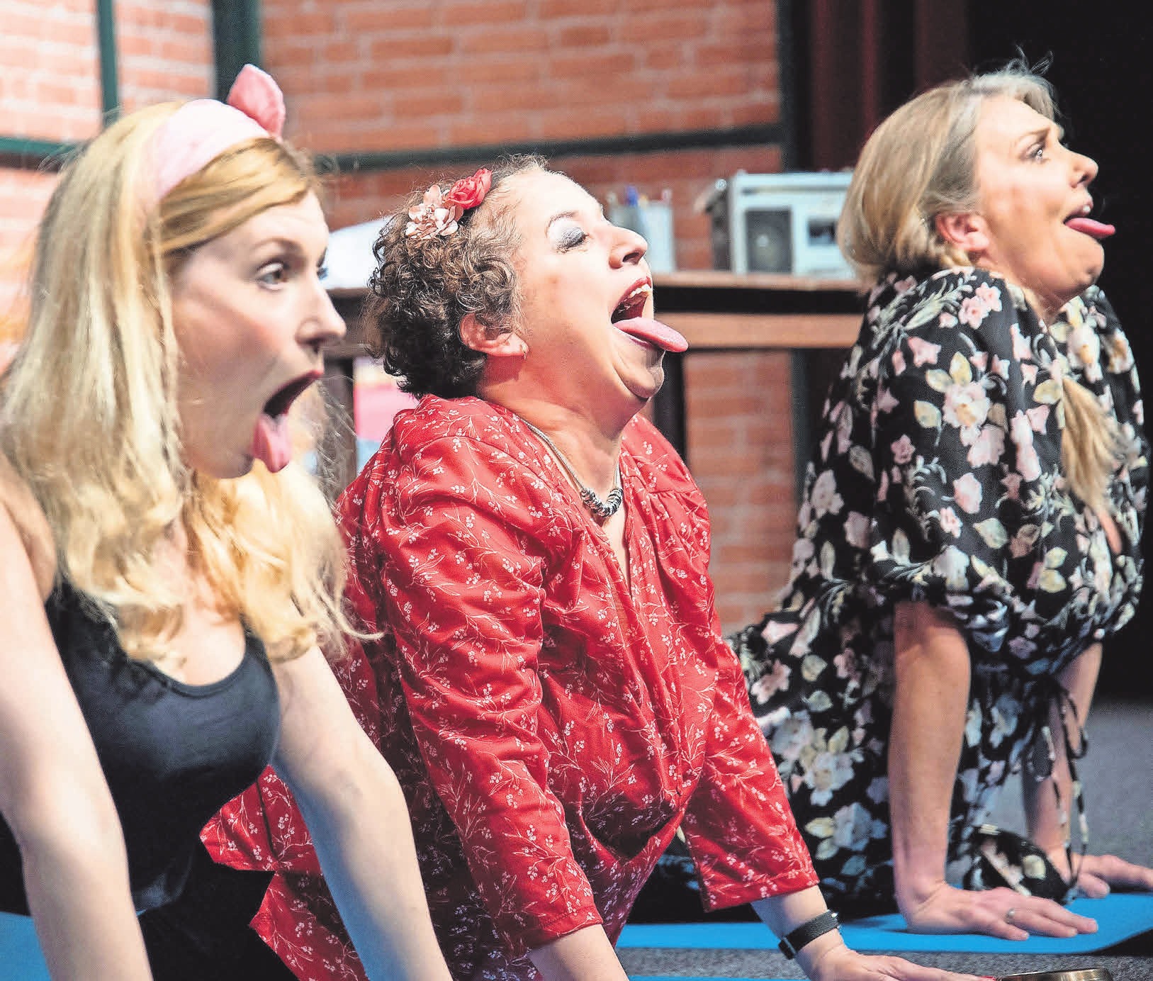 Hannah Baus (von links), Franziska Traub und Nicole Belstler-Boettcher „stöhnen“ unter anderem am Valentinstag im Theater am Aegi um die Wette. Foto: Imagemoove Hannah Baus (von links), Franziska Traub und Nicole Belstler-Boettcher „stöhnen“ unter anderem am Valentinstag im Theater am Aegi um die Wette. Foto: Imagemoove