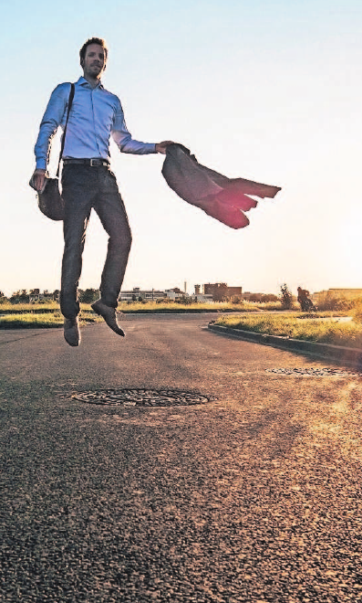 Arbeitgeber in ländlichen Regionen bieten oft eine bessere Work-Life-Balance. Foto: Kniel Synnatzschke/Westend61/dpa-tmn Arbeitgeber in ländlichen Regionen bieten oft eine bessere Work-Life-Balance. Foto: Kniel Synnatzschke/Westend61/dpa-tmn