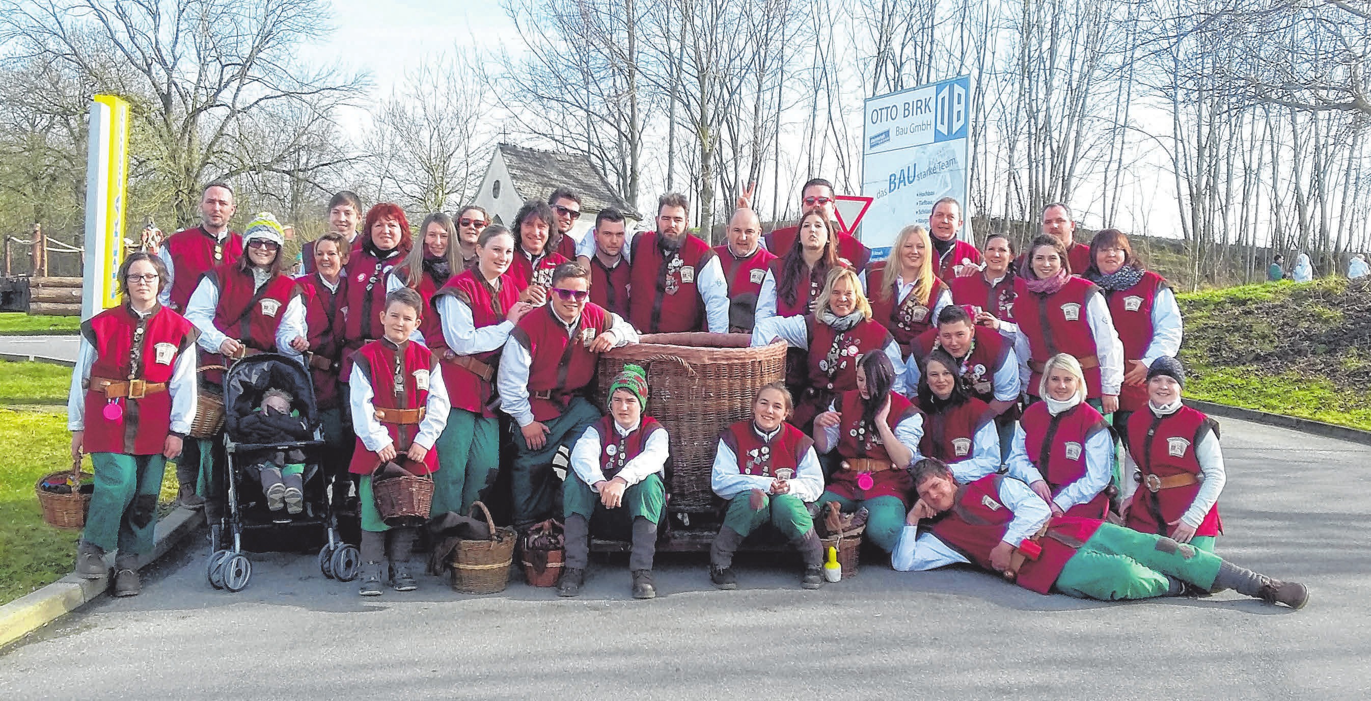 Die Narrenzunft der Krettamachr in Dettingen freut sich auf eine tolle Fasnetszeit. Den Auftakt macht am Freitag die traditionelle Narrendisco in der Festhalle. FOTO: ZUNFT Die Narrenzunft der Krettamachr in Dettingen freut sich auf eine tolle Fasnetszeit. Den Auftakt macht am Freitag die traditionelle Narrendisco in der Festhalle. FOTO: ZUNFT