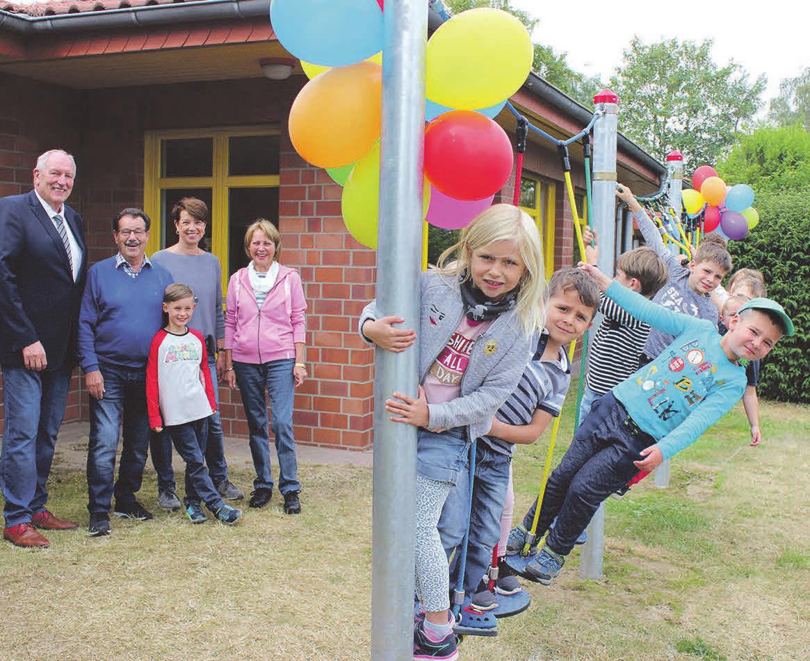 Bürgermeister Otto-Heinz Fründt, Günter Klimaschka, Meo Wittneben, Anke Fiebich-Mallwitz und Bärbel Klimaschka (v. l.). Foto: privat Bürgermeister Otto-Heinz Fründt, Günter Klimaschka, Meo Wittneben, Anke Fiebich-Mallwitz und Bärbel Klimaschka (v. l.). Foto: privat