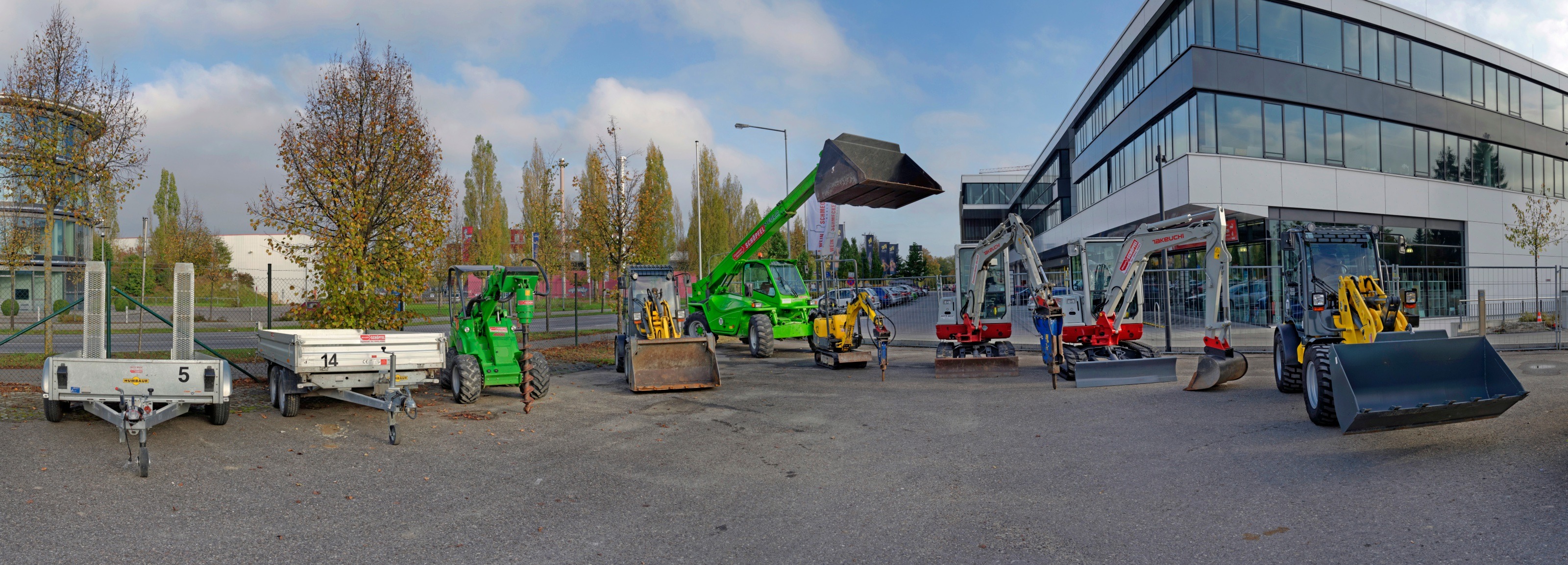 Mehr als 100 Klein- und Großgeräte stehen im Mietpark für Baumaschinen in Ingolstadt-Friedrichshofen zur Ausleihe für Kunden zur Verfügung. Fotos: Schöpfel Mehr als 100 Klein- und Großgeräte stehen im Mietpark für Baumaschinen in Ingolstadt-Friedrichshofen zur Ausleihe für Kunden zur Verfügung. Fotos: Schöpfel