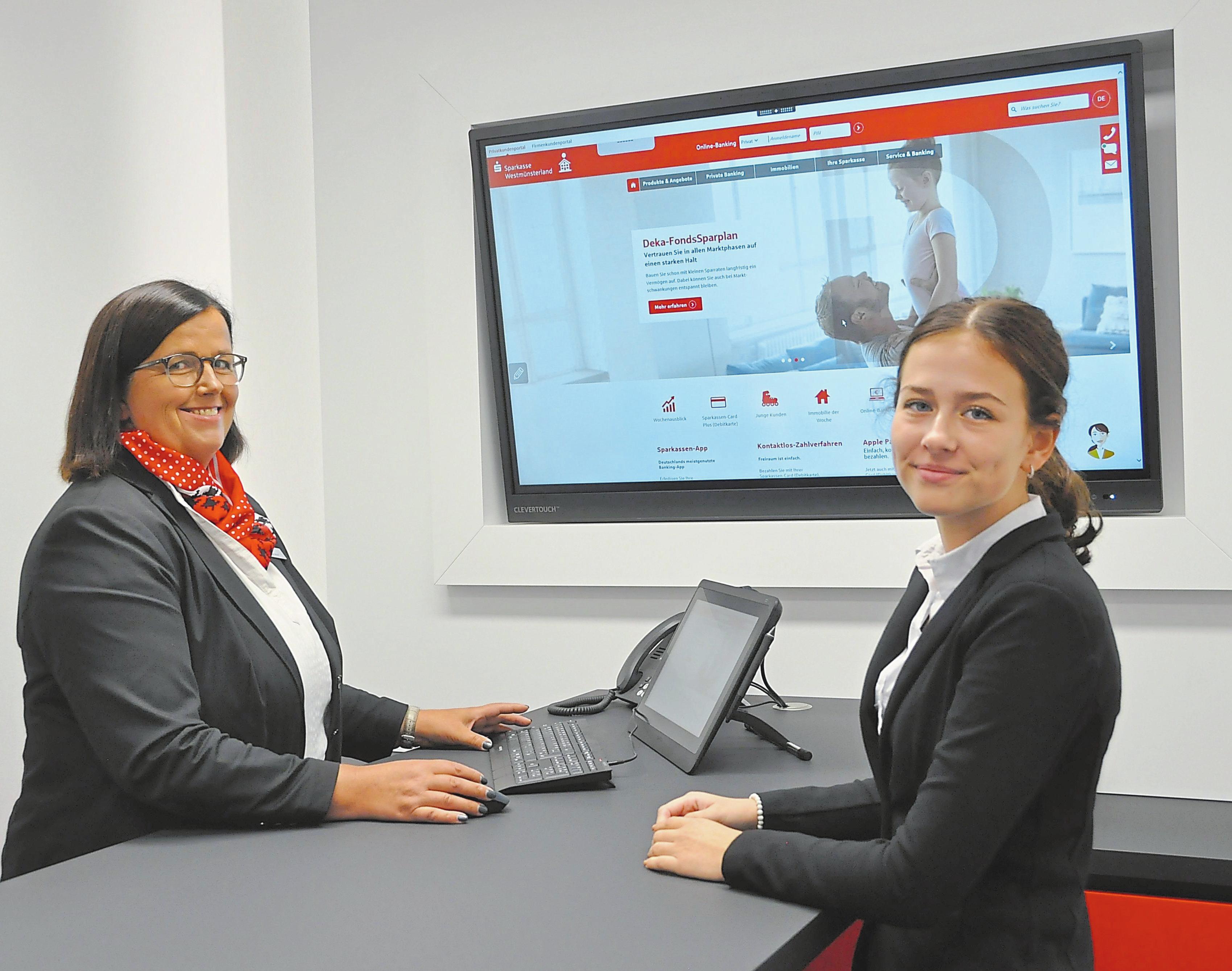 Kordula Schulze Althoff (l.) und Sophia Minenko in dem Raum, in dem sie bald ganz persönliche Beratungsgespräche führen können. Fotos: Bernd Schäfer Kordula Schulze Althoff (l.) und Sophia Minenko in dem Raum, in dem sie bald ganz persönliche Beratungsgespräche führen können. Fotos: Bernd Schäfer