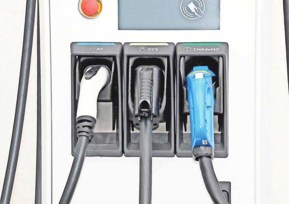 Auf dem Sprung in die Zukunft: Eine Schnellladesäule versorgt die (noch) kleine E-Taxiflotte mit Strom. Auf dem Sprung in die Zukunft: Eine Schnellladesäule versorgt die (noch) kleine E-Taxiflotte mit Strom.