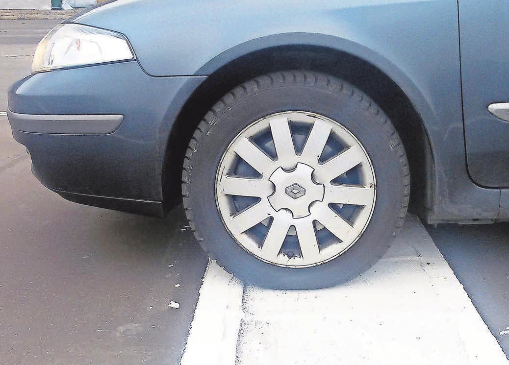 Rüttelstreifen warnen Geisterfahrer. Rüttelstreifen warnen Geisterfahrer.