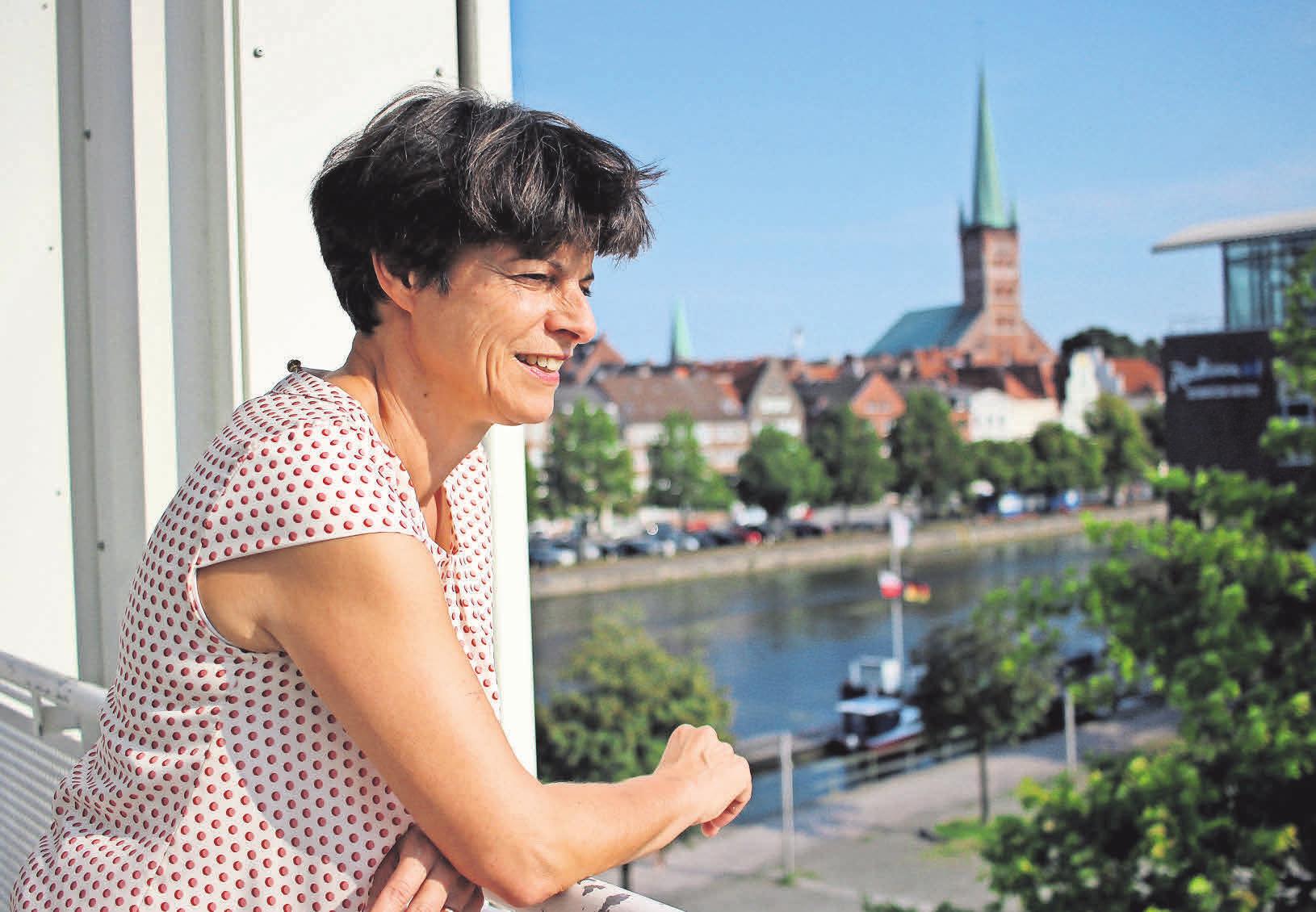 „Von uns gehen Impulse aus", sagt Ilona Jarabek. Sie ist seit 2007 Geschäftsführerin der Musik- und Kongresshalle. Foto: Philipp Aissen „Von uns gehen Impulse aus", sagt Ilona Jarabek. Sie ist seit 2007 Geschäftsführerin der Musik- und Kongresshalle. Foto: Philipp Aissen