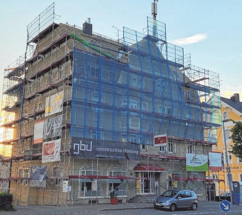 Das rund 90 Jahre alte Haus in der Friedrichshafener Straße 15 in Lindau wurde in den vergangenen Monaten aufwendig saniert. FOTO: IMANUEL MENAHEMI Das rund 90 Jahre alte Haus in der Friedrichshafener Straße 15 in Lindau wurde in den vergangenen Monaten aufwendig saniert. FOTO: IMANUEL MENAHEMI