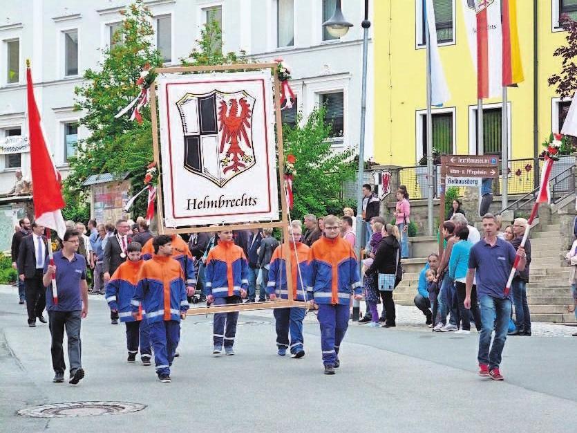 Der Festzug der Vereine formiert sich am Samstag. Um 18 Uhr geht‘s los. Fotos: Bußler Der Festzug der Vereine formiert sich am Samstag. Um 18 Uhr geht‘s los. Fotos: Bußler