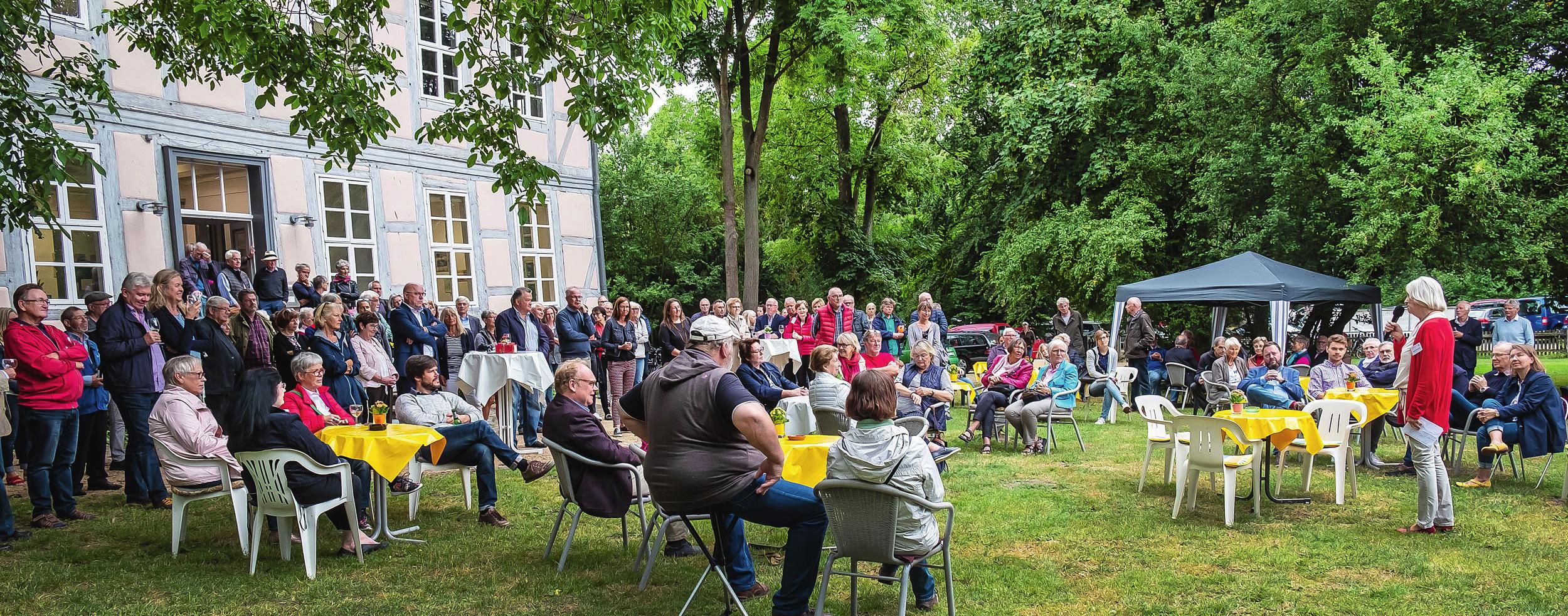 Die jährlich stattfindende Sommerakademie des Künstlerhauses hat sich längst zum Publikumsmagneten gemausert und zieht neben Hobbykünstlern auch viele Besucher an. Copyright Jaco van Schalkwyk, Copyright Rüdiger Rodlofft Die jährlich stattfindende Sommerakademie des Künstlerhauses hat sich längst zum Publikumsmagneten gemausert und zieht neben Hobbykünstlern auch viele Besucher an. Copyright Jaco van Schalkwyk, Copyright Rüdiger Rodlofft