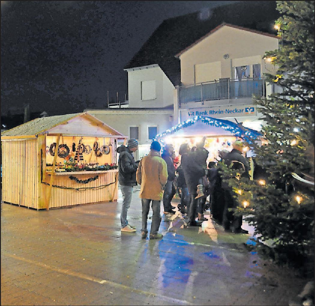 Viel Programm rund um den Weihnachtsbaum: Auf dem Weihnachtsmarkt mit kunsthandwerklichen Produkten in Hochdorf-Assenheim treten unter anderem die Flötenkinder des Katholischen Musikvereins und die Blaskapelle Assenheim auf. FOTOS: CLEMENS Viel Programm rund um den Weihnachtsbaum: Auf dem Weihnachtsmarkt mit kunsthandwerklichen Produkten in Hochdorf-Assenheim treten unter anderem die Flötenkinder des Katholischen Musikvereins und die Blaskapelle Assenheim auf. FOTOS: CLEMENS