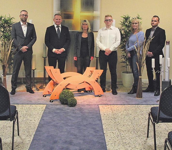 Das Team in der modernisierten Trauerhalle Bild: srs Das Team in der modernisierten Trauerhalle Bild: srs