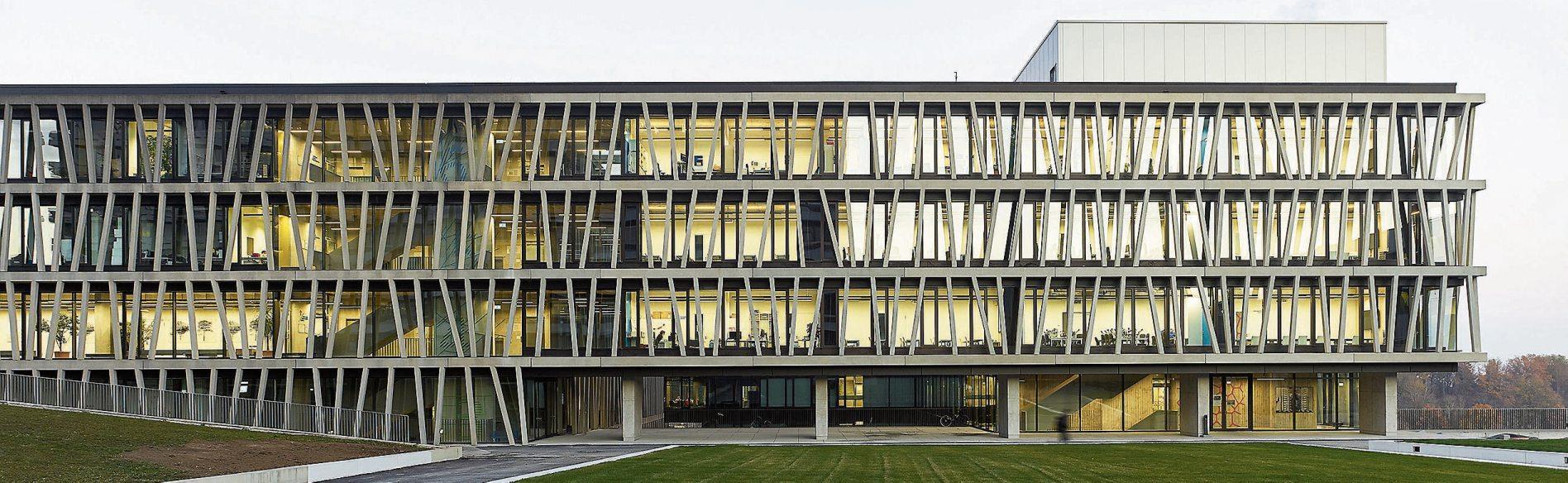 Reicht ein Anstrich oder sollte im selben Zuge auch gedämmt werden? Die Neugestaltung der Fassade ist eine Investition in die Wertsteigerung der Immobilie. Bild: djd/Sto/Jörg Wilhelm