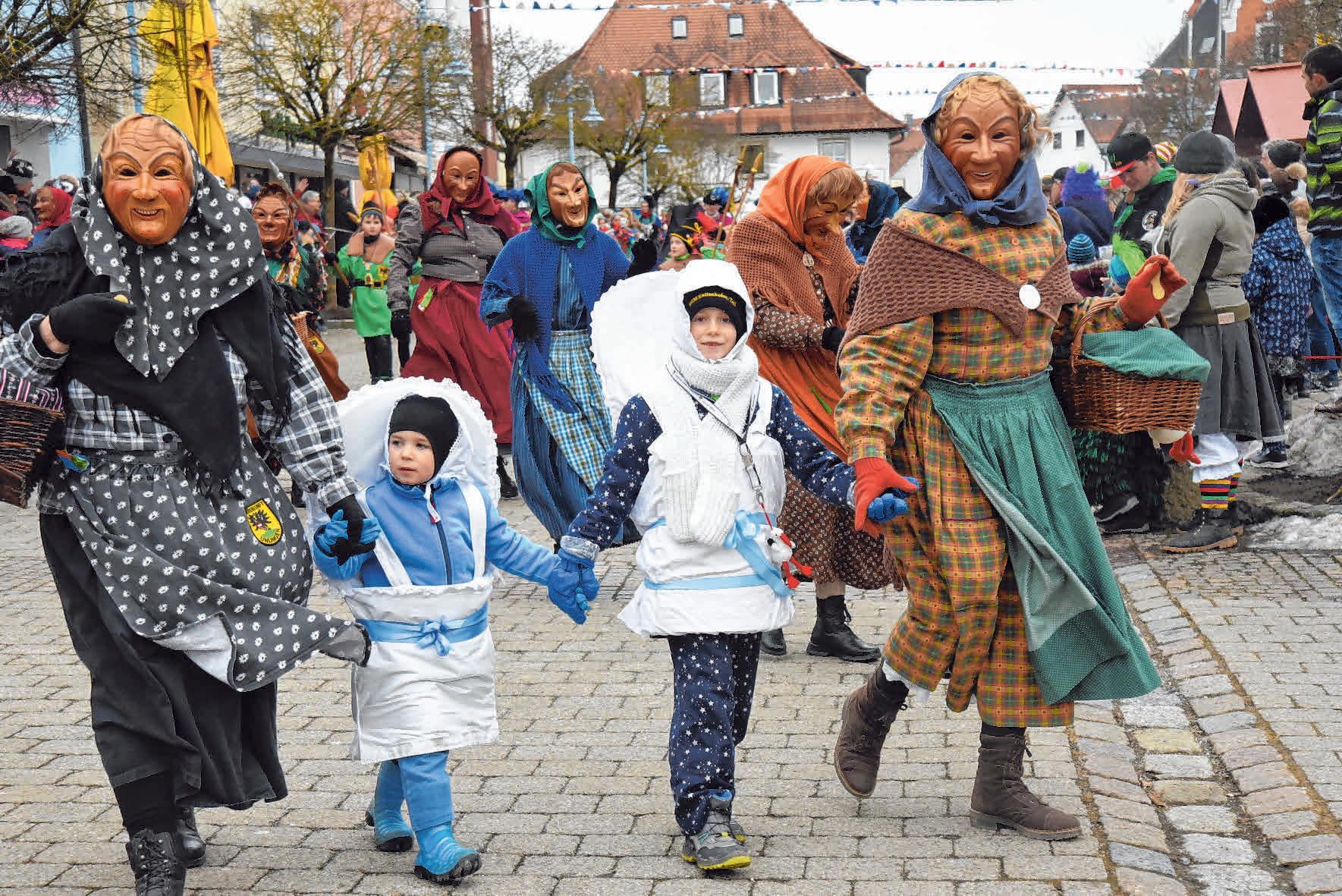 Buntes Treiben mit viel Tradition Image 1 Buntes Treiben mit viel Tradition Image 1
