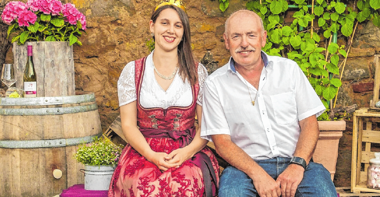 Freuen sich aufs Fest: Weinprinzessin Nadine Pfister und Burkard Heßdörfer, Vorsitzender des Winzervereins Freuen sich aufs Fest: Weinprinzessin Nadine Pfister und Burkard Heßdörfer, Vorsitzender des Winzervereins