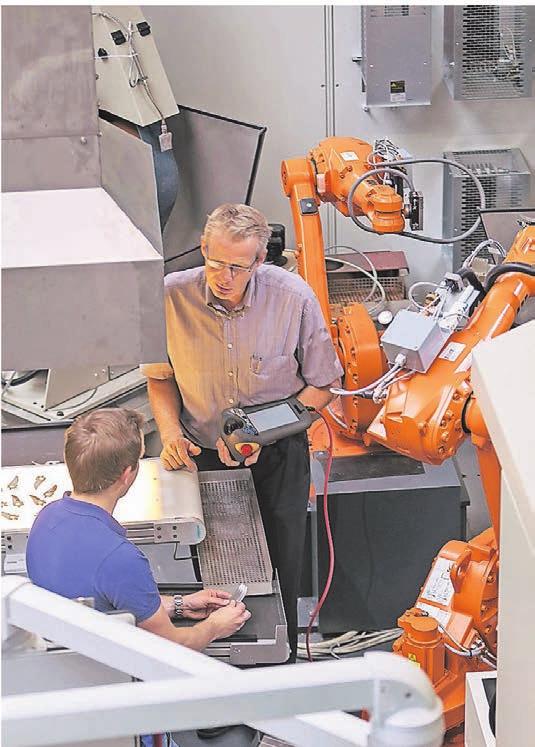 Die enge Verzahnung von Mensch und Maschine ist für den Maschinenbauer aus Cronenberg der richtige Weg gewesen. Die enge Verzahnung von Mensch und Maschine ist für den Maschinenbauer aus Cronenberg der richtige Weg gewesen.