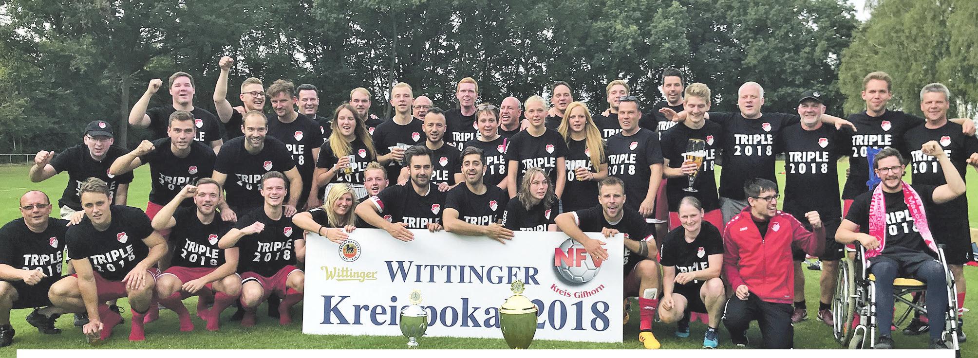 Stellen sich gemeinsam zur Wahl: Sowohl die 1. Herrenmannschaft als auch das Team Frauen des VfR Wilsche-Neubikel haben 2018 ein Triple geschafft.