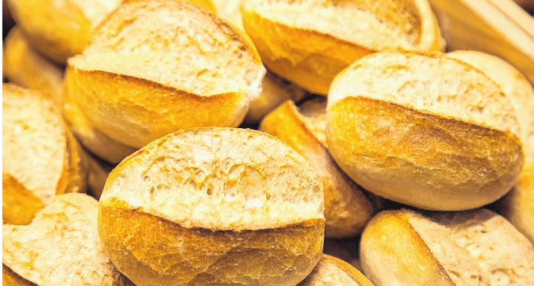 Sind vom Chef bereitgestellte Brötchen unbelegt, zählen sie nicht als Arbeitslohn. FOTO: CHRISTIN KLOSE, TMN Sind vom Chef bereitgestellte Brötchen unbelegt, zählen sie nicht als Arbeitslohn. FOTO: CHRISTIN KLOSE, TMN