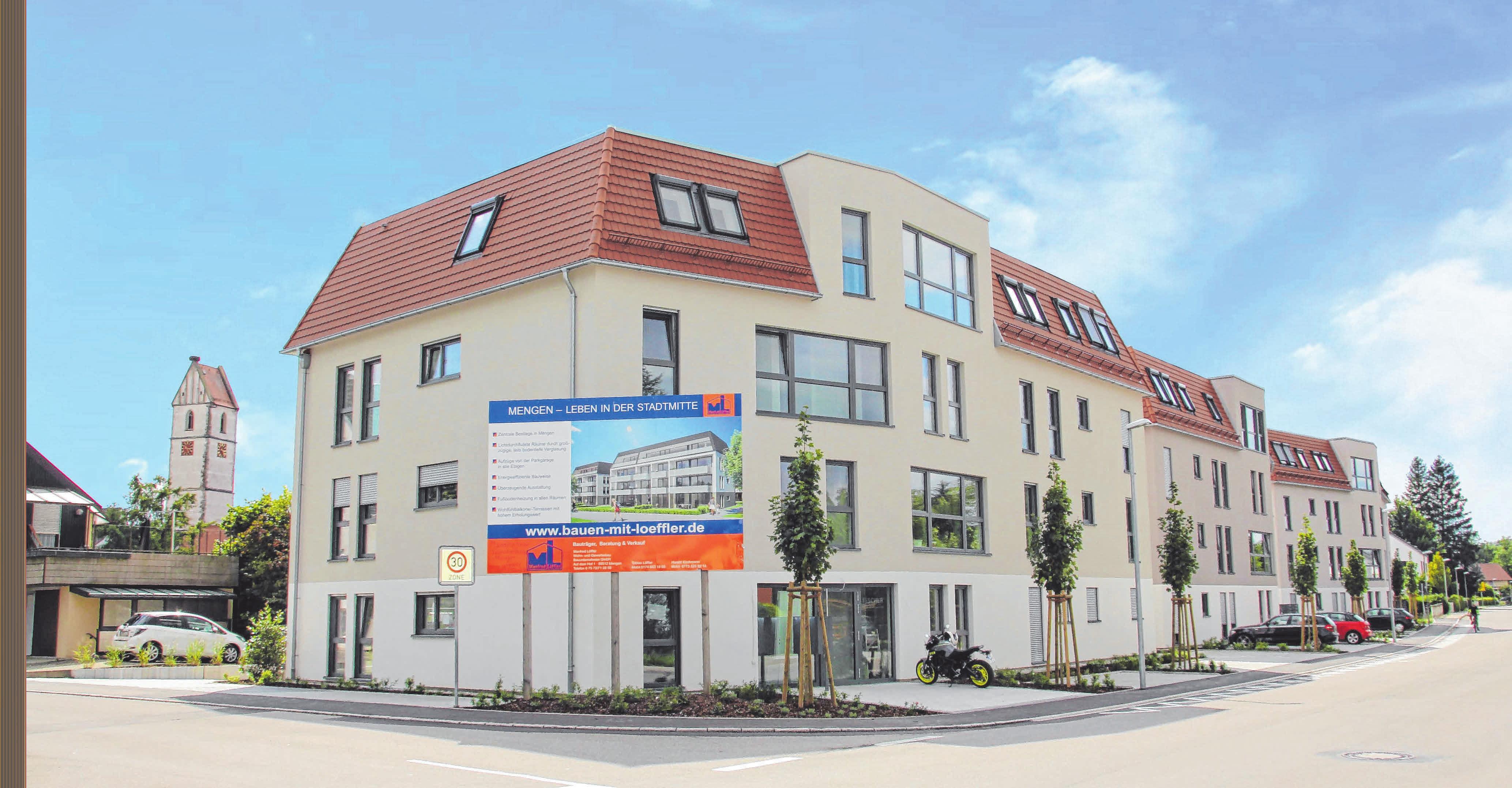 Das neue Wohnesemble integriert sich optimal in die Stadtmitte von Mengen. FOTO: LÖFFLER / ALBERT UNGER Das neue Wohnesemble integriert sich optimal in die Stadtmitte von Mengen. FOTO: LÖFFLER / ALBERT UNGER