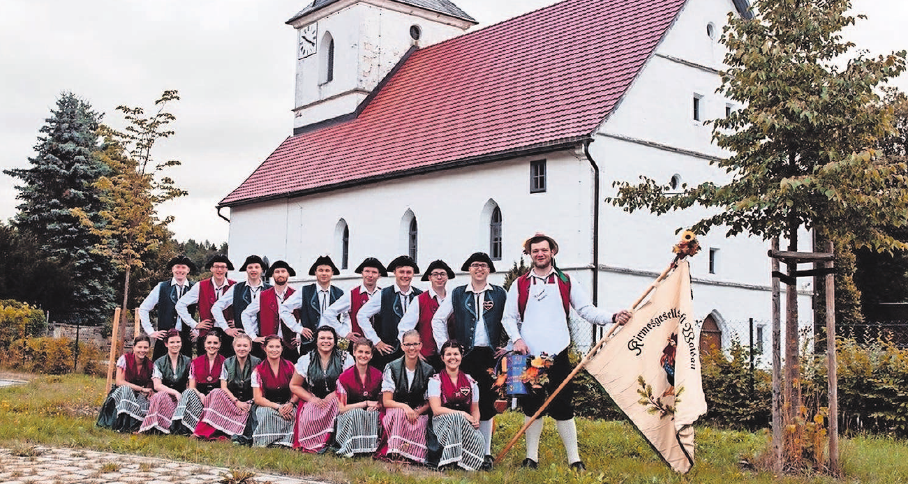 Die Kirmesgesellschaft 2019 freut sich auf die Gäste zur Trachtenkirmes. Foto: Thomasen Die Kirmesgesellschaft 2019 freut sich auf die Gäste zur Trachtenkirmes. Foto: Thomasen