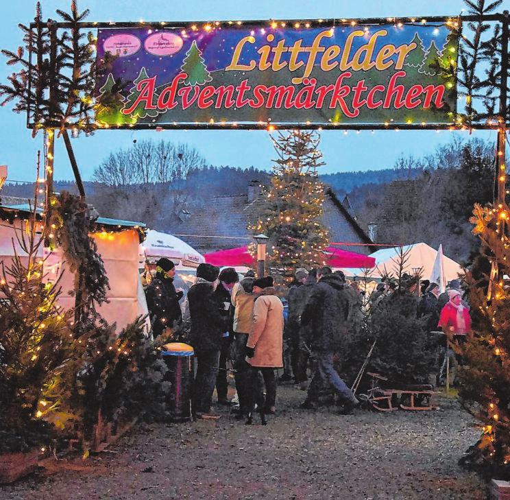 Ab kommenden Freitag verwandelt sich der „Dorfplatz Kapellenschule“ in Littfeld wieder in ein Adventsmärktchen. Foto: Veranstalter Ab kommenden Freitag verwandelt sich der „Dorfplatz Kapellenschule“ in Littfeld wieder in ein Adventsmärktchen. Foto: Veranstalter