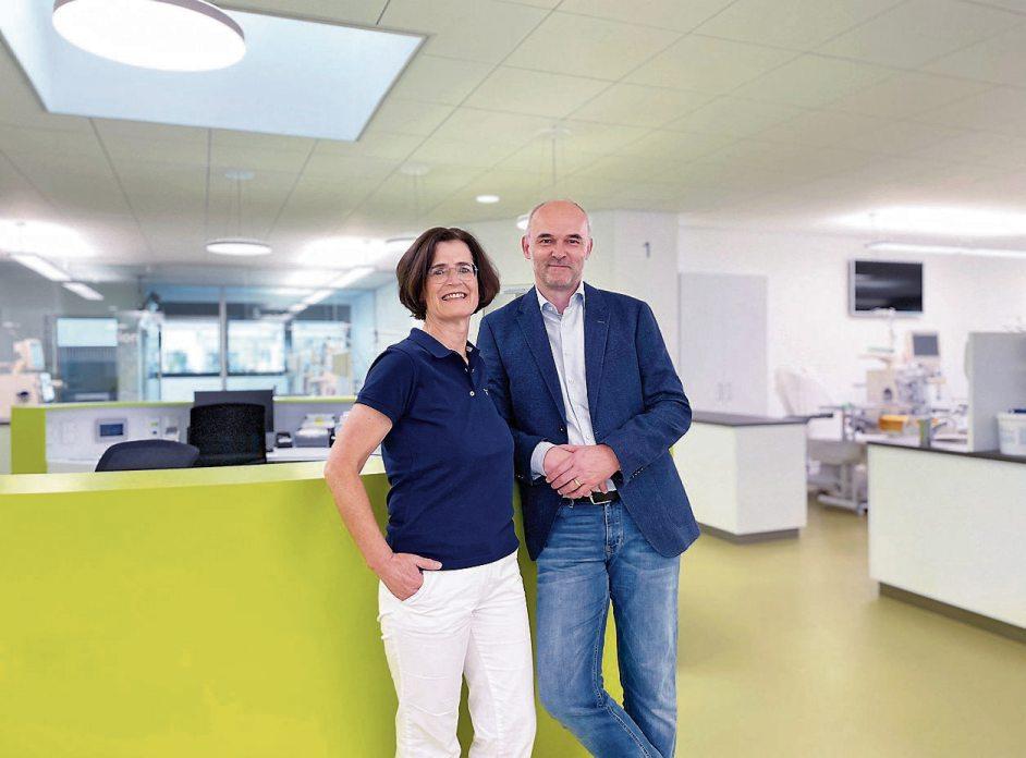 Dr. Antje Gehlen, Leiterin der Dialysestation Rottenburg und Dr. Frank Gehlen. Dr. Antje Gehlen, Leiterin der Dialysestation Rottenburg und Dr. Frank Gehlen.
