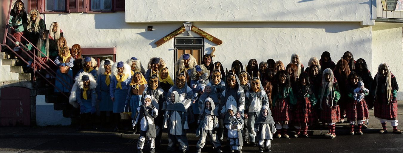 Die Narrenzunft 1997 e.V. Ofterdingen mit den Äckerlesmachern, Fürstenwaldhexen, dem Teufel und Moritzlerupfern freuen sich an diesem Wochenende auf viele Besucher beim bunten Fasnetswochenende. Bild: Narrenzunft Ofterdingen Die Narrenzunft 1997 e.V. Ofterdingen mit den Äckerlesmachern, Fürstenwaldhexen, dem Teufel und Moritzlerupfern freuen sich an diesem Wochenende auf viele Besucher beim bunten Fasnetswochenende. Bild: Narrenzunft Ofterdingen
