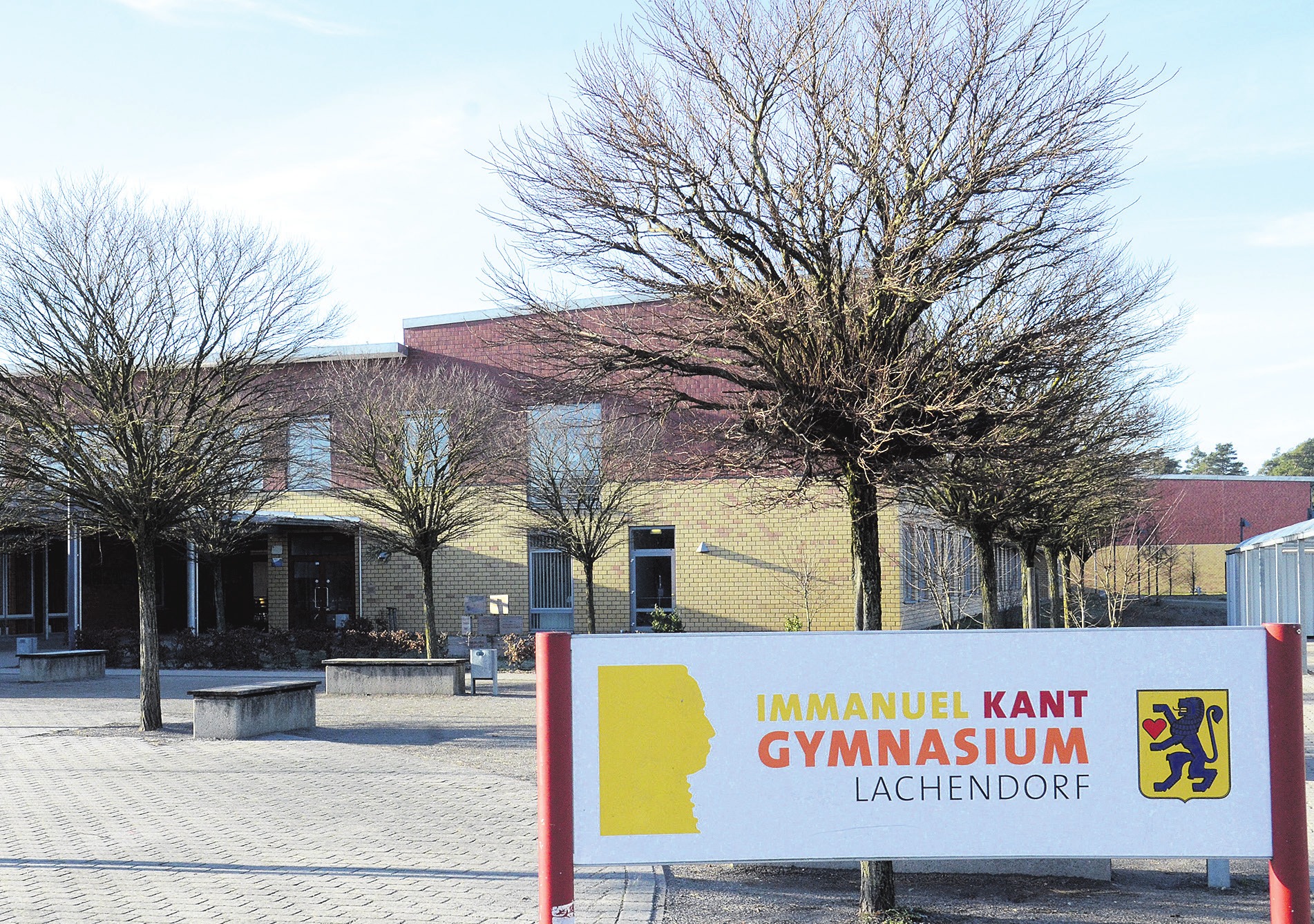 Das 2005 gebaute zweigeschossige Schulgebäude mit Dreifeldsporthalle des Immanuel-Kant-Gymnasiums in Lachendorf muss erweitert werden. Foto: Müller Das 2005 gebaute zweigeschossige Schulgebäude mit Dreifeldsporthalle des Immanuel-Kant-Gymnasiums in Lachendorf muss erweitert werden. Foto: Müller