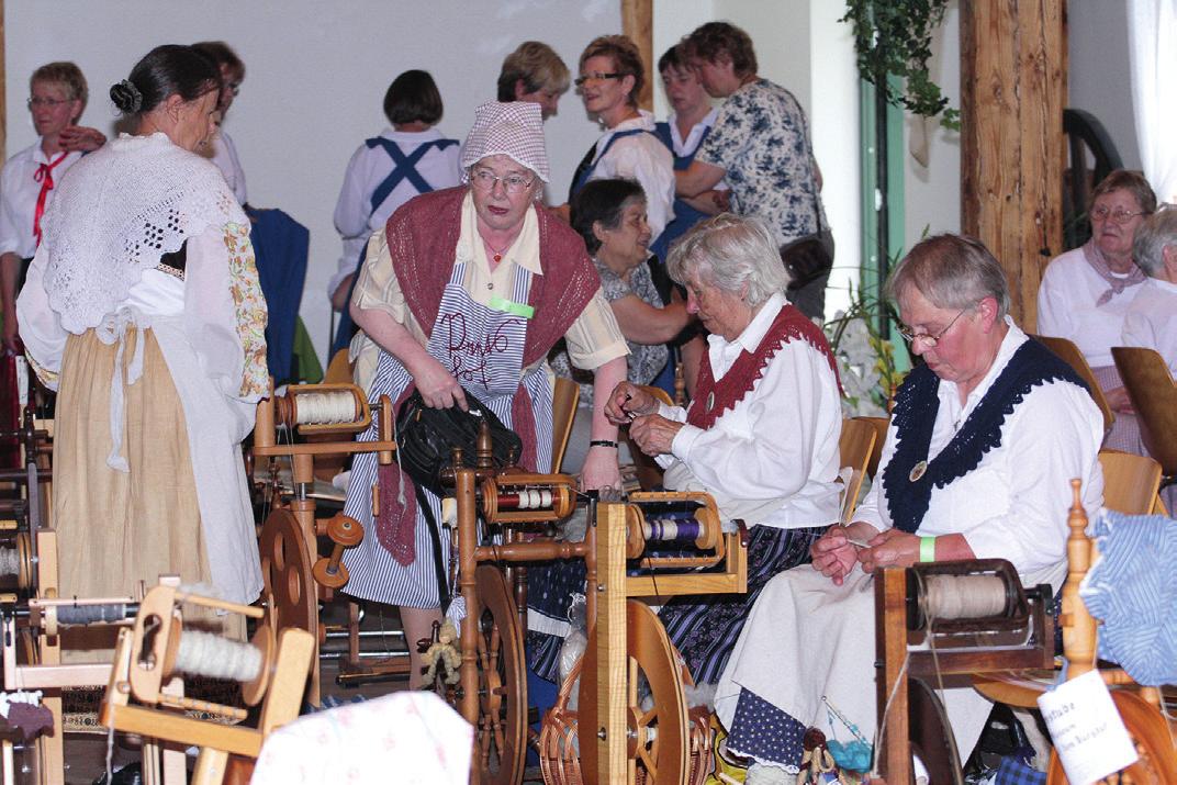 Im Jahr 2010 hat die Gr. Oesinger Spinnstube das Niedersächsische Spinnfest ausgerichtet – mit Erfolg, wie man sieht. Im Jahr 2010 hat die Gr. Oesinger Spinnstube das Niedersächsische Spinnfest ausgerichtet – mit Erfolg, wie man sieht.