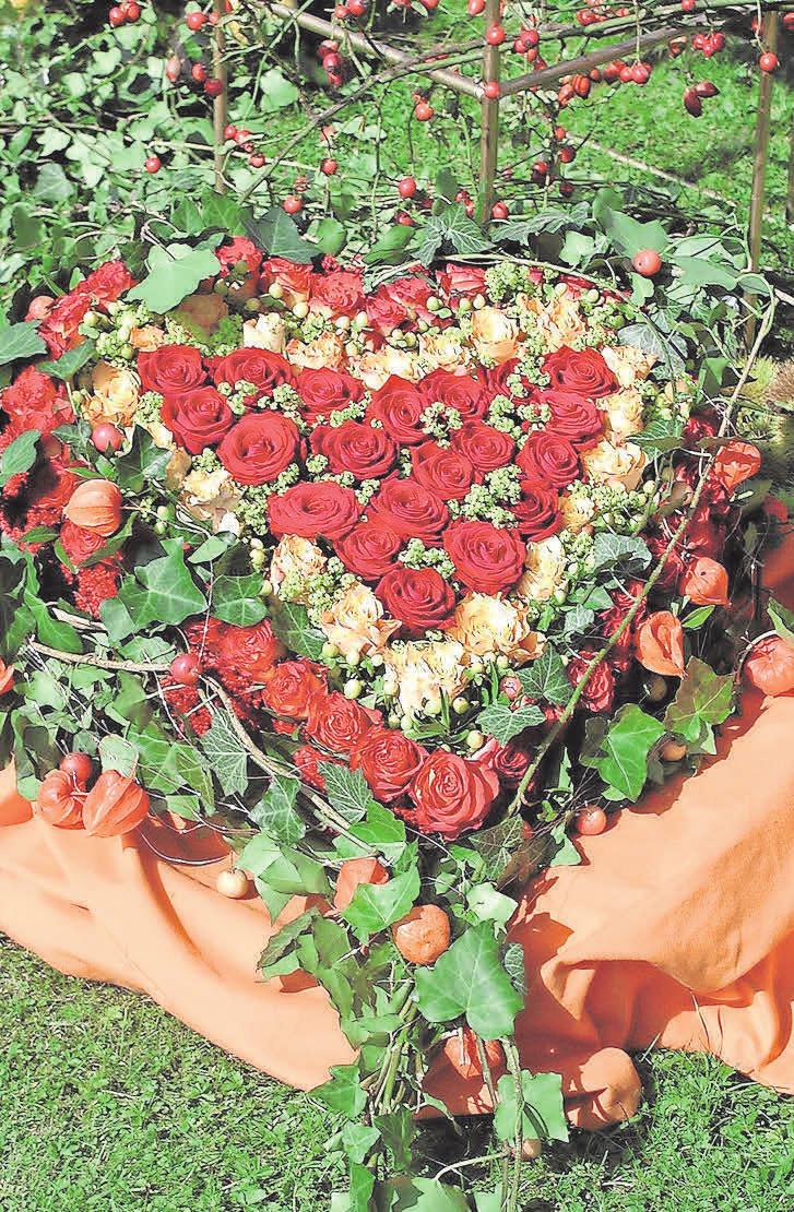 Geschmackvoll: Ein mit Blumen geschmücktes Grab Foto: Kerstin Gernig Geschmackvoll: Ein mit Blumen geschmücktes Grab Foto: Kerstin Gernig
