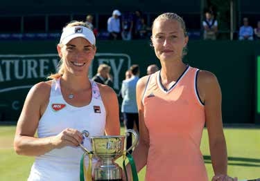 Timea Babos (l.) und Kristina Mladenovic beendeten die Saison wie sie anfing, mit einem Sieg. Im Januar gewannen die beiden die Australian Open und jetzt das Tour Final. Foto: Jürgen Hasenkopf