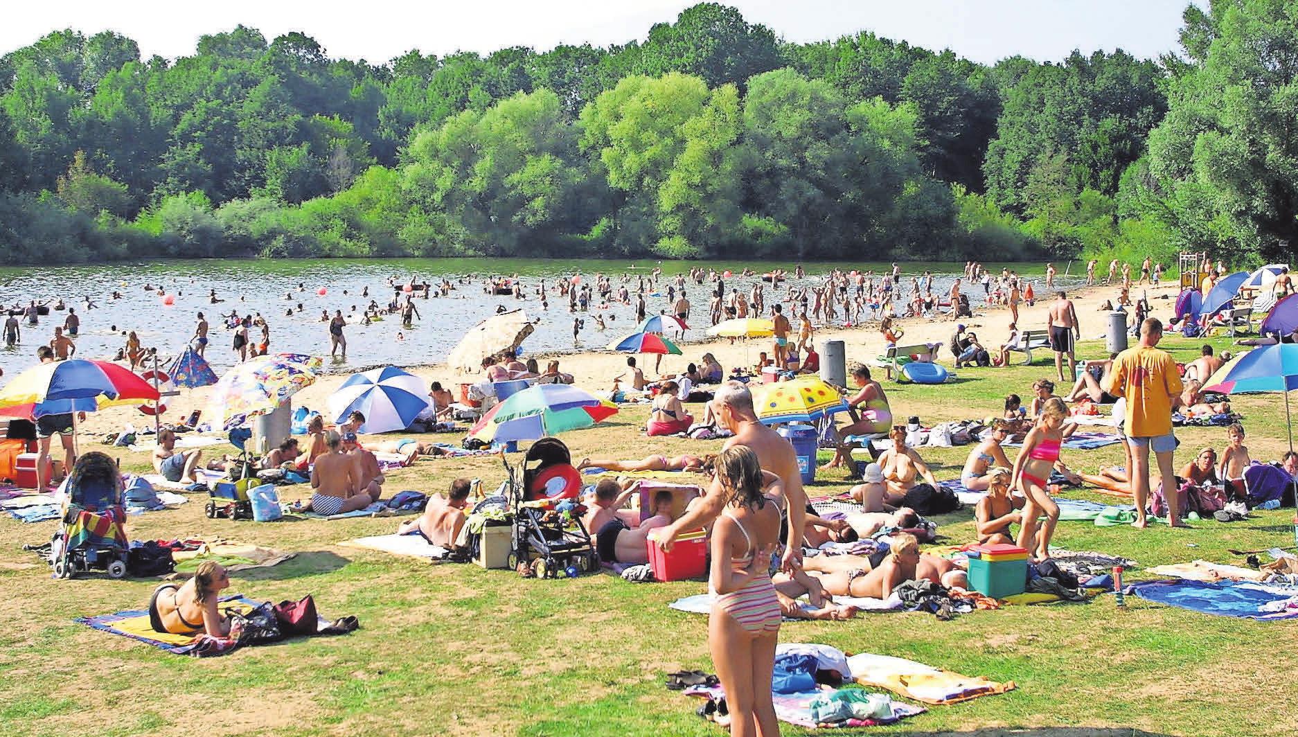 Das Strandbad Hemmingen bietet einen breiten Sandstrand und eine weitläufige Liegefläche. Das Strandbad Hemmingen bietet einen breiten Sandstrand und eine weitläufige Liegefläche.