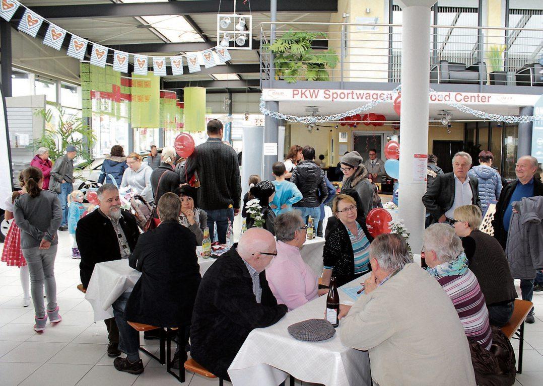 Zünftig her geht‘s beim traditionellen Oktoberfest am Samstag im Autohaus Daub in Horb am Neckar.