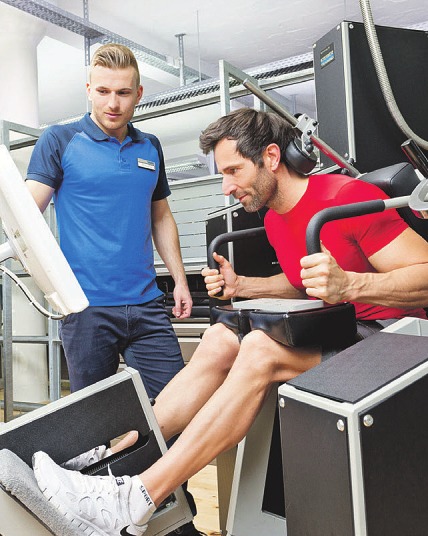 Mit den Trainingsmaschinen lässt sich der Rücken hocheffizient stärken Mit den Trainingsmaschinen lässt sich der Rücken hocheffizient stärken