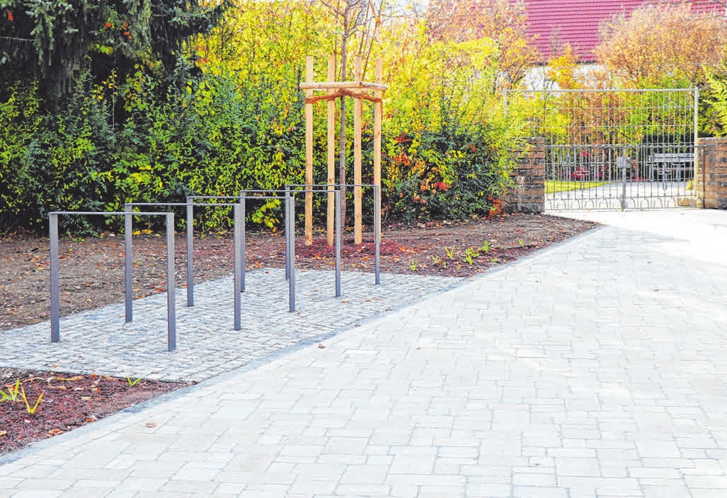 Auch neue Fahrrad-Ständer wurden angebracht. FOTOS:LISA GEHRKE