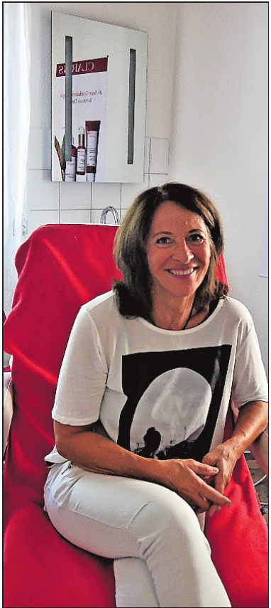 Bietet Sonderpreise: Rosemarie Martin von Kosmetik und Mode Fehr. FOTO: BRÄUNLING Bietet Sonderpreise: Rosemarie Martin von Kosmetik und Mode Fehr. FOTO: BRÄUNLING