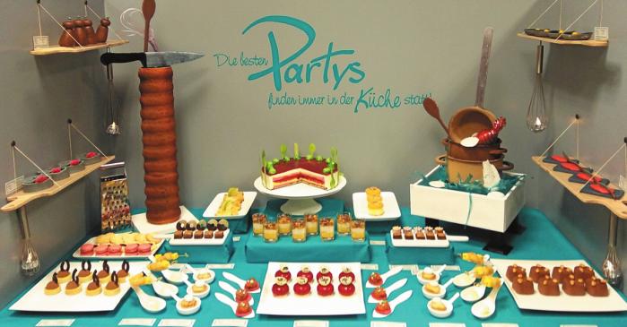 Meisterstück: das Hotelbuffet mit traditionellem Baumkuchen, dem Symbol der Konditoren. FOTO: PRIVAT Meisterstück: das Hotelbuffet mit traditionellem Baumkuchen, dem Symbol der Konditoren. FOTO: PRIVAT