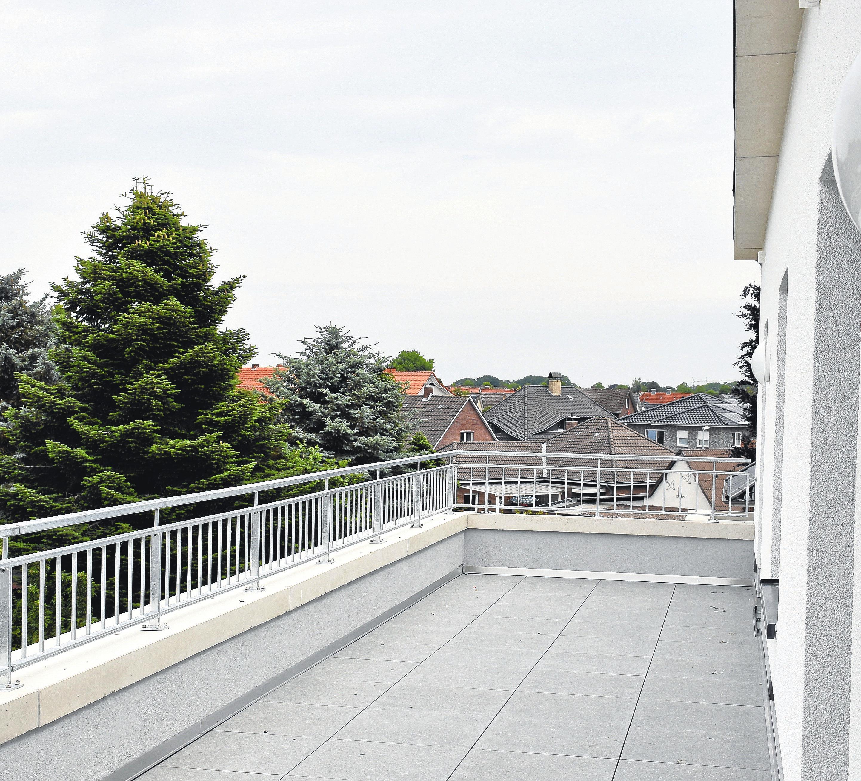 Ruhe und Entspannung über den M Terrasse, Loggia oder Balkon Dächern von Vechta.