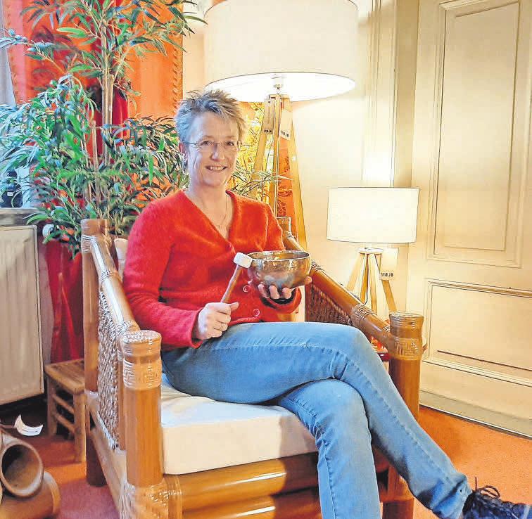 Stehen ihren Kunden gern beratend zur Seite: Mitarbeiterin Bettina Kreymeyer (von links) sowie Oliver und Brunhilde Preuß. Stehen ihren Kunden gern beratend zur Seite: Mitarbeiterin Bettina Kreymeyer (von links) sowie Oliver und Brunhilde Preuß.