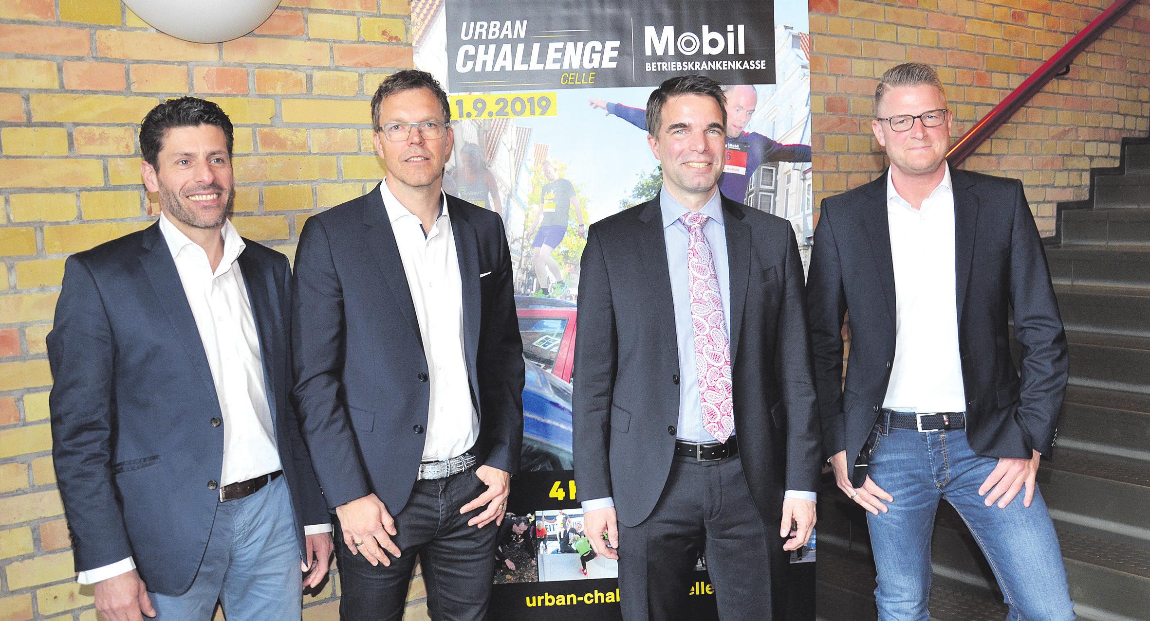 Die Organisatoren stellten die zweite BKK Mobil Oil Urban Challenge vor: Reinald Achilles (von links), Frank Thaleiser, Celles Oberbürgermeister Dr. Jörg Nigge und Christian Dierks. Foto: Müller Die Organisatoren stellten die zweite BKK Mobil Oil Urban Challenge vor: Reinald Achilles (von links), Frank Thaleiser, Celles Oberbürgermeister Dr. Jörg Nigge und Christian Dierks. Foto: Müller