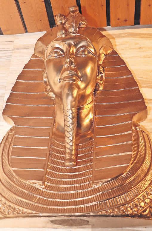 Eine Büste über dem Eingang erinnert an das Alte Ägypten und die faszinierende Geschichte einer der ersten Hochkulturen. Eine Büste über dem Eingang erinnert an das Alte Ägypten und die faszinierende Geschichte einer der ersten Hochkulturen.