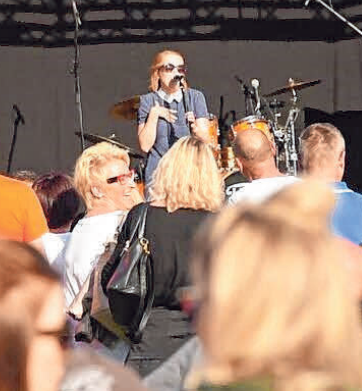 Bands sorgen für Stimmung. Bands sorgen für Stimmung.