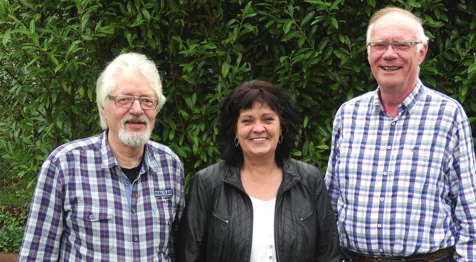 Wilhelm Maesmanns (links), Ulrike Nölke und Rolf Dürkop haben bei den Chorproben viel Spaß und freuen sich über neue Kollegen. Wilhelm Maesmanns (links), Ulrike Nölke und Rolf Dürkop haben bei den Chorproben viel Spaß und freuen sich über neue Kollegen.
