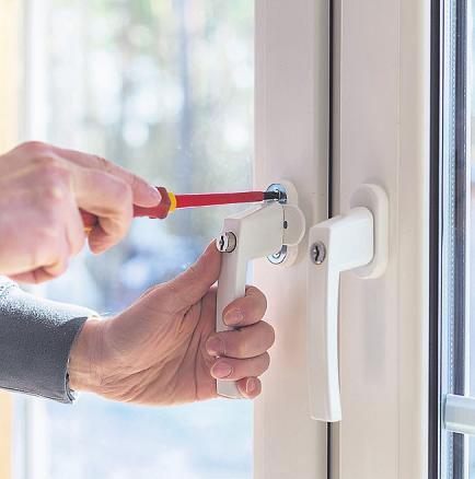 Abschließbare Fenstergriffe bieten zusätzlichen Schutz Foto: Marlon Bönisch/stock.adobe.com Abschließbare Fenstergriffe bieten zusätzlichen Schutz Foto: Marlon Bönisch/stock.adobe.com