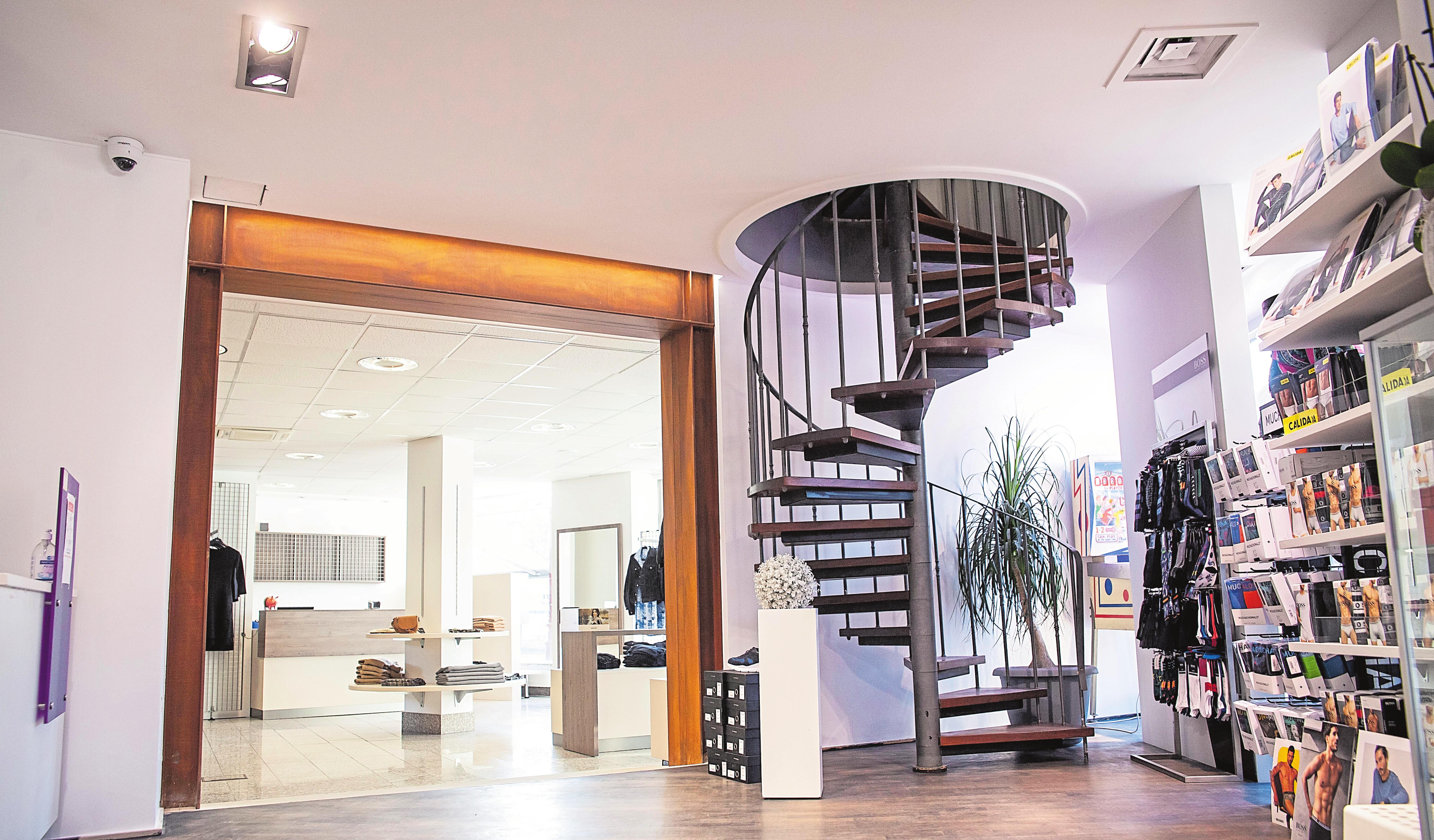 Einen Mauerdurchbruch und einige Wochen Handwerkerarbeiten später stand die Erweiterung des bestehenden Geschäftes fest.