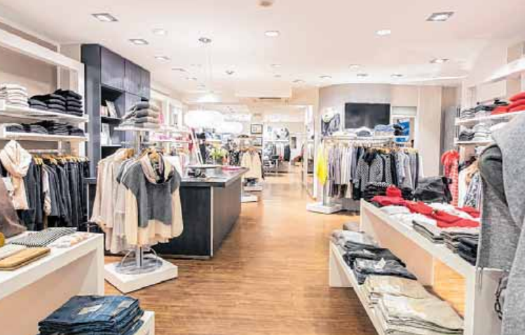 Fachgeschäft für Damenmode: Schwarz Mode & Accessoires. Fachgeschäft für Damenmode: Schwarz Mode & Accessoires.